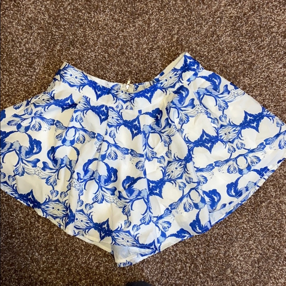 Printed flowing shorts